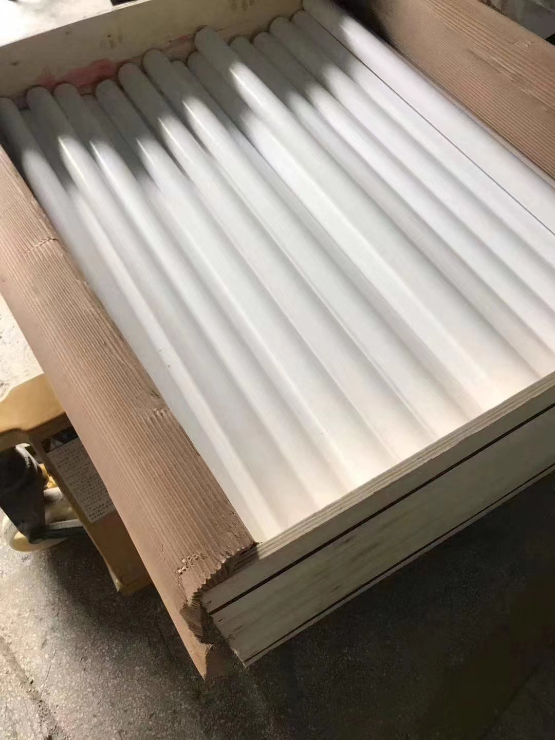 အဖြူရောင် PTFE ကြိမ်လုံး ပေးသွင်းရေးနှင့် ထုတ်လုပ်သူ- Paidu အုပ်စု